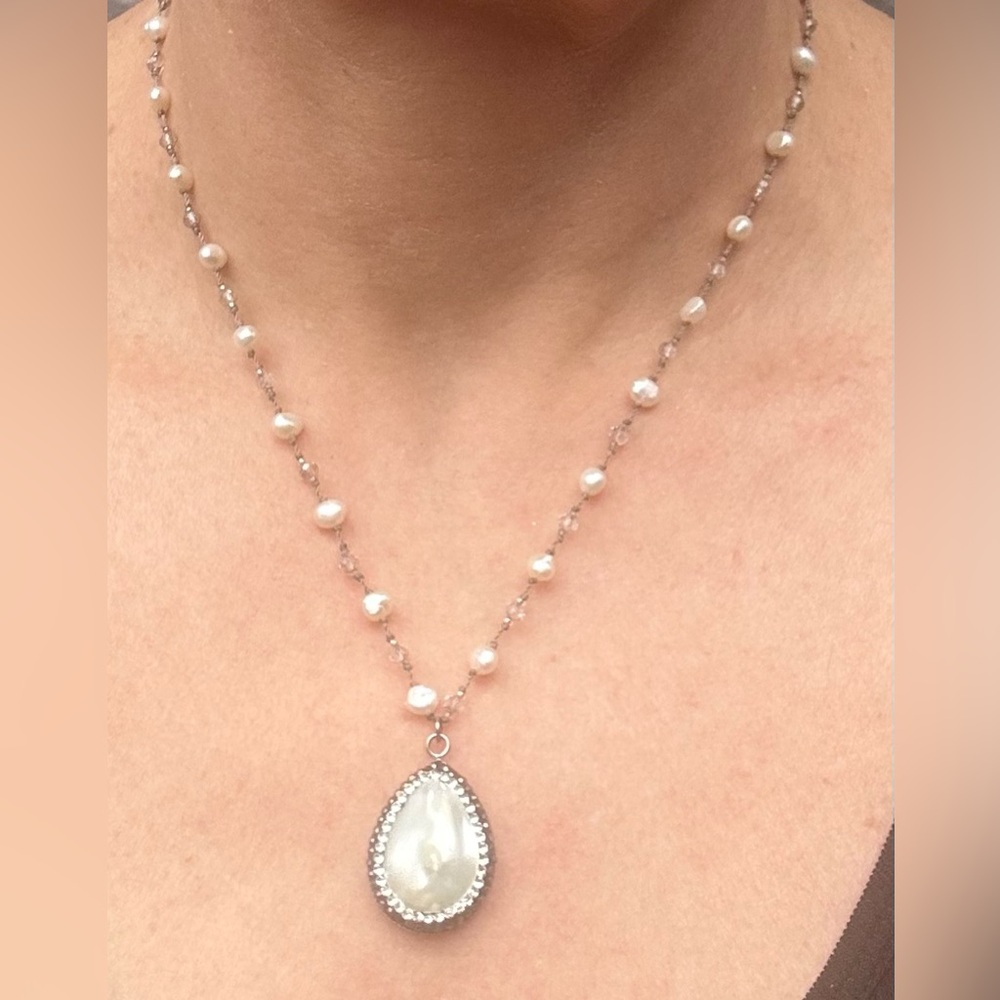 NWOT Pearl and Crystal Teardrop Necklace